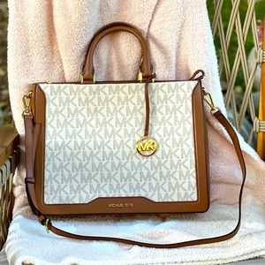 NWT MICHAEL KORS JESSIE LARGE TOP ZIP VANILLA LUGGAGE SHOULDER BAG